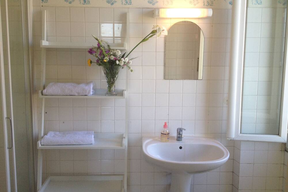 Photo of Bathroom in Guiselle