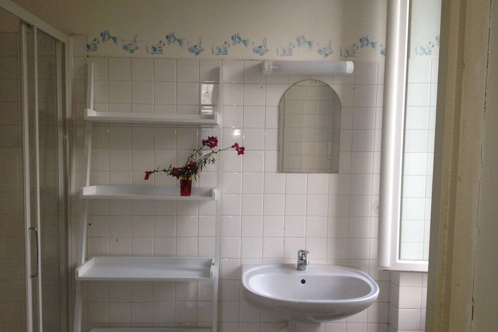 Photo of Bathroom in Guiselle