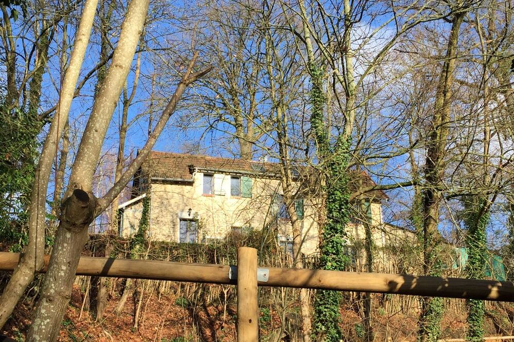 Photo of Others in Jouy-en-Josas