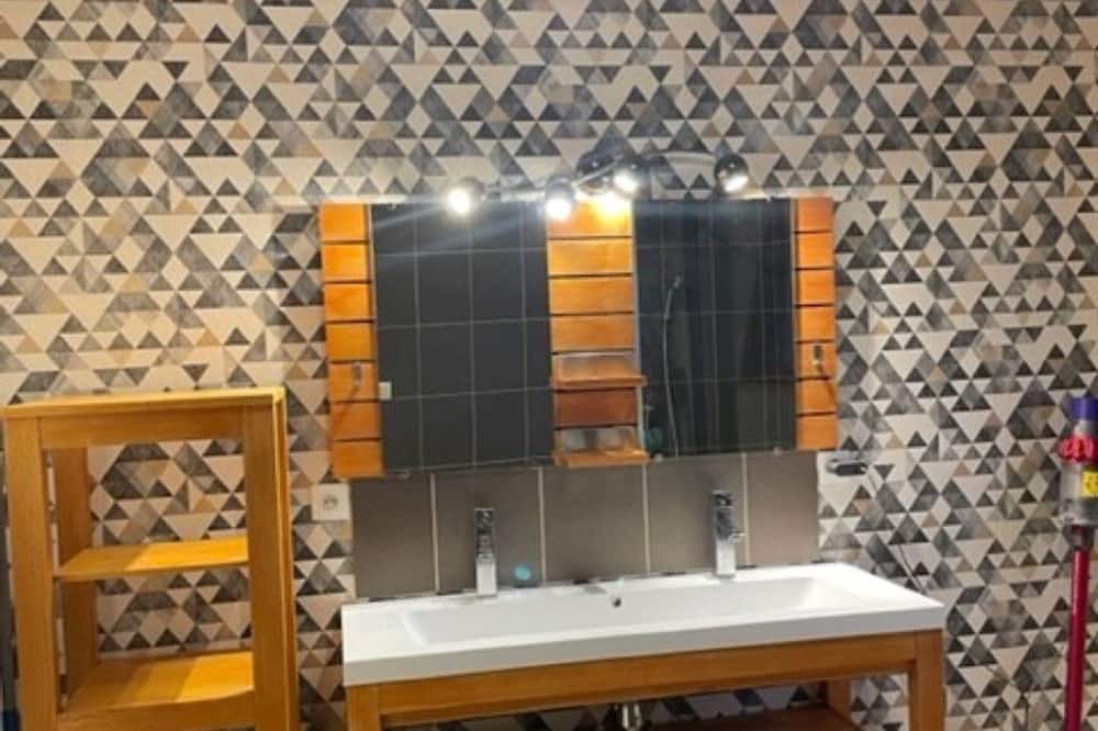 Photo of Bathroom in Le Bu-sur-Rouvres