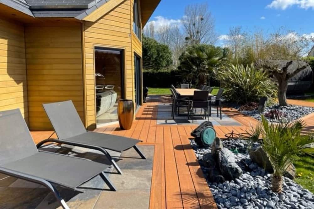 Photo of Patio Balcony in Le Bu-sur-Rouvres