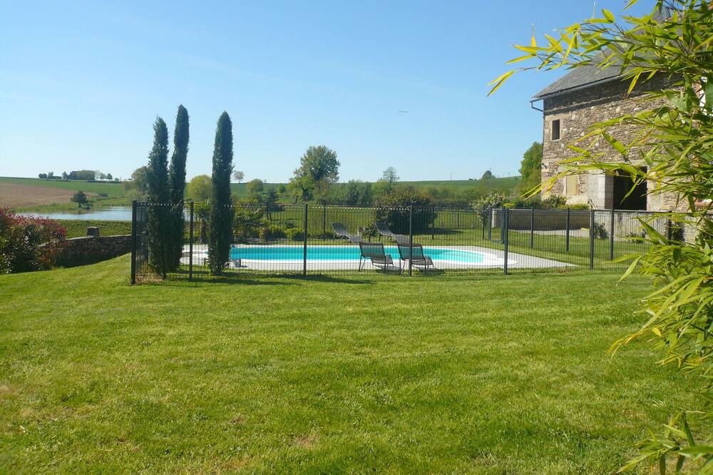 Photo of Outdoor in Montirat