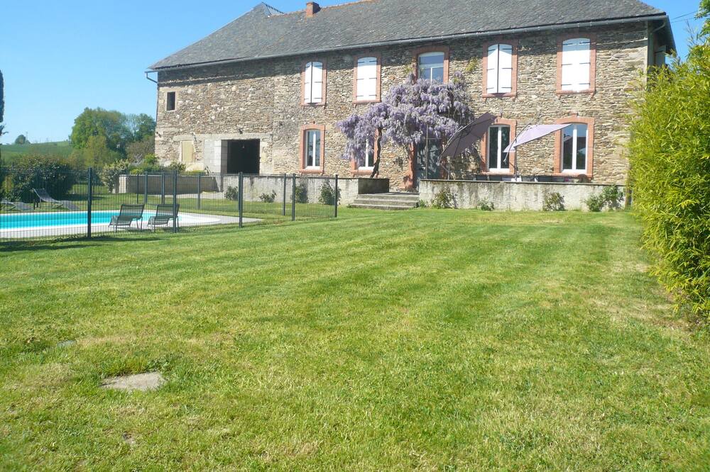 Photo of Outdoor in Montirat