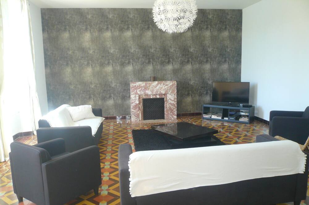 Photo of Livingroom in Montirat