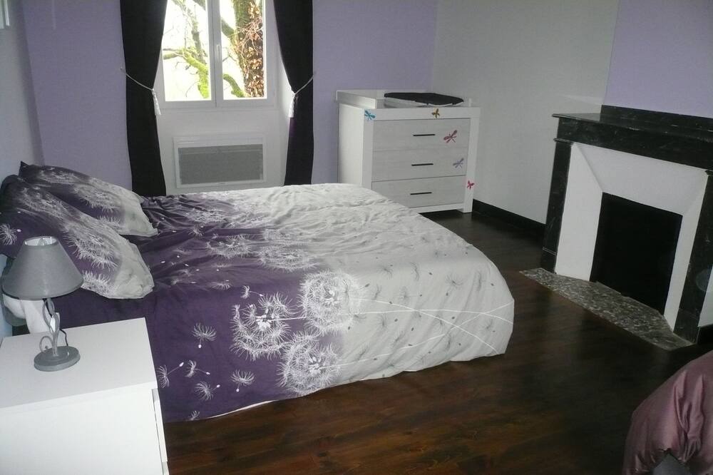 Photo of Bedroom in Montirat
