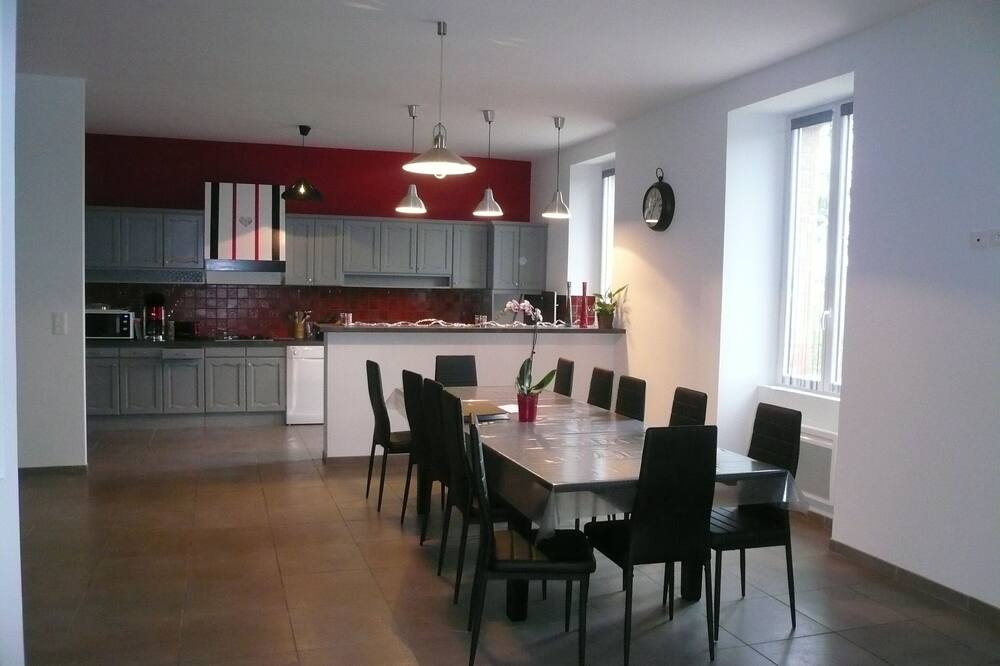 Photo of Kitchen in Montirat