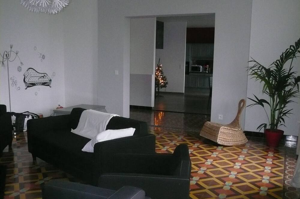 Photo of Livingroom in Montirat