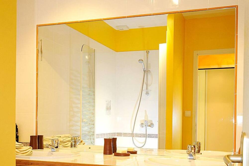 Photo of Bathroom in Aubiet