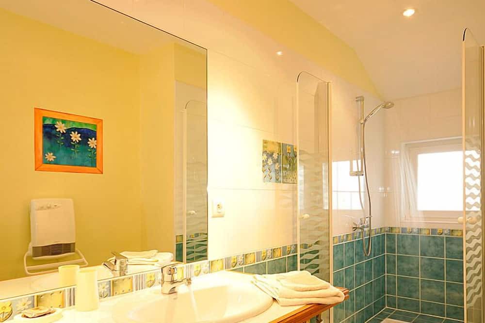 Photo of Bathroom in Aubiet