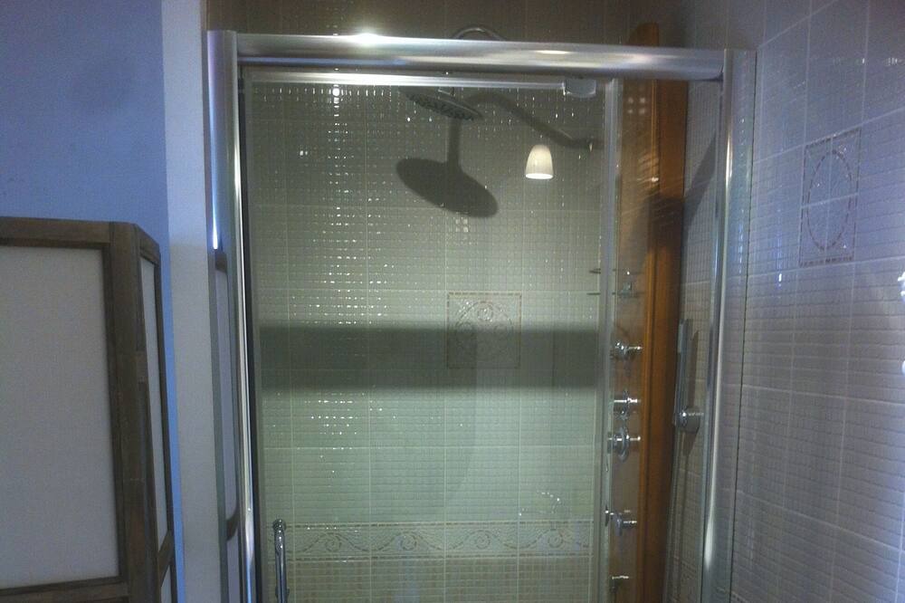 Photo of Bathroom in Labastide-Beauvoir