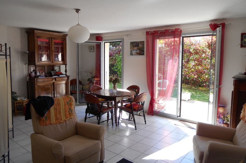 Photo of Livingroom in Saint - Martin - du - Touch
