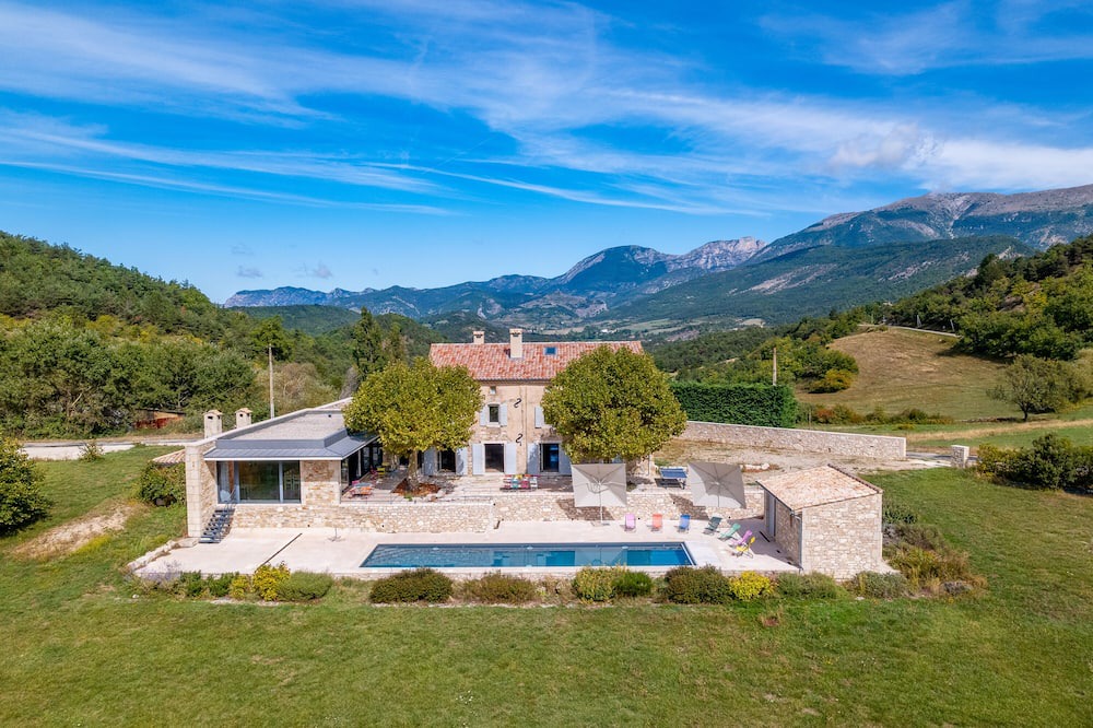 Photo of Outdoor in Crupies