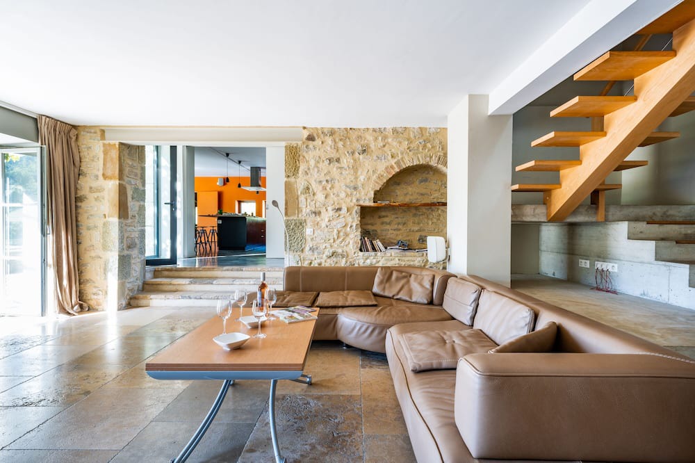 Photo of Outdoor in Crupies