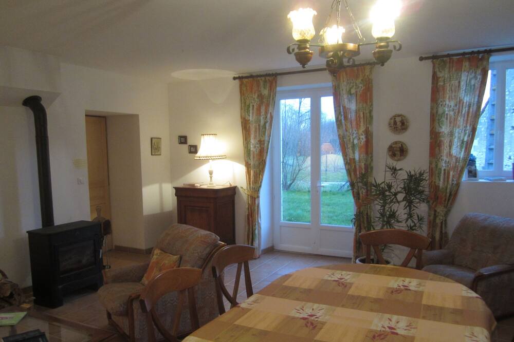 Photo of Livingroom in Vicq-sur-Nahon