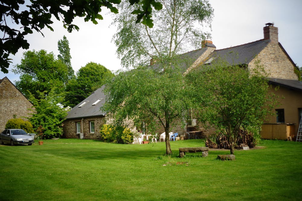 Photo of Outdoor in Combourg