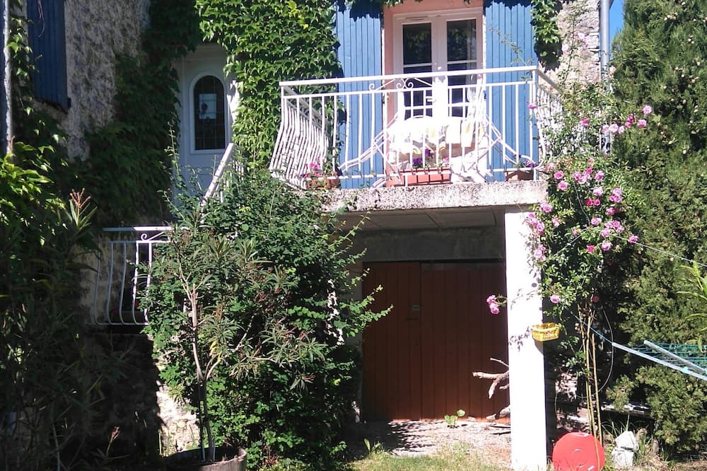 Photo of Outdoor in Chateauneuf-Miravail