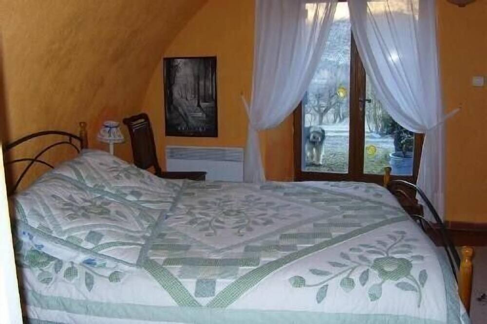 Photo of Bedroom in Chateauneuf-Miravail