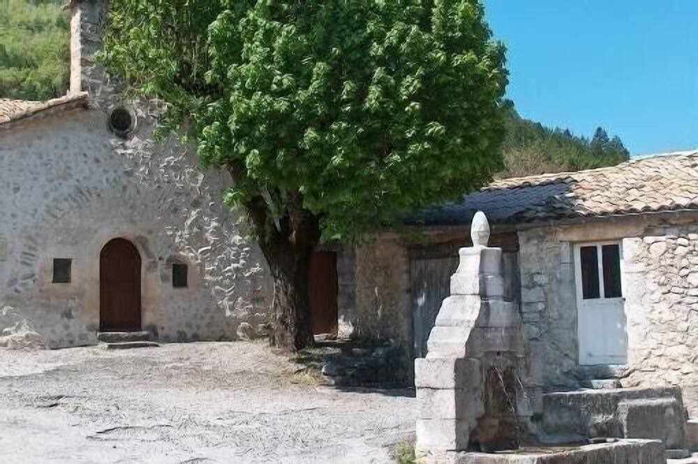 Photo of Outdoor in Chateauneuf-Miravail