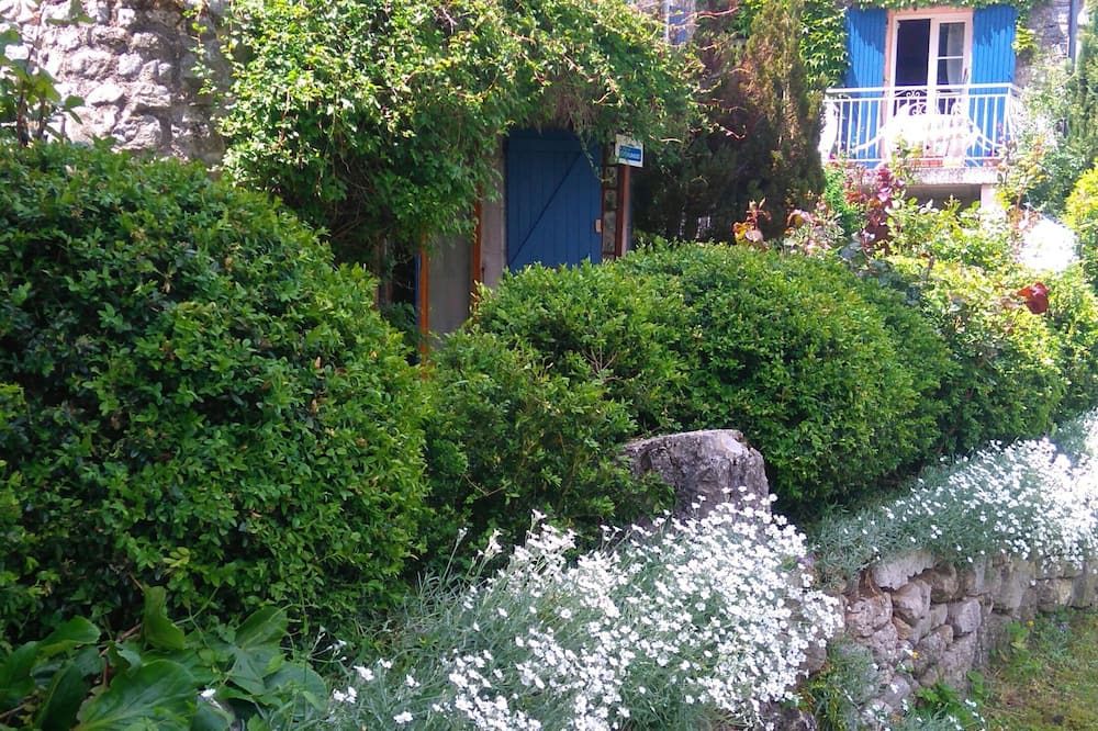 Photo of Outdoor in Chateauneuf-Miravail