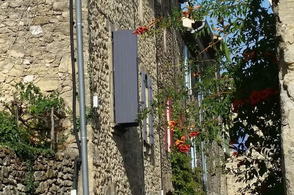 Photo of Outdoor in Saint-Andre-de-Roquepertuis