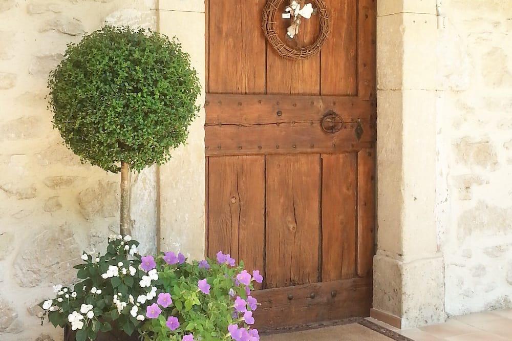 Photo of Outdoor in Saint-Andre-de-Roquepertuis