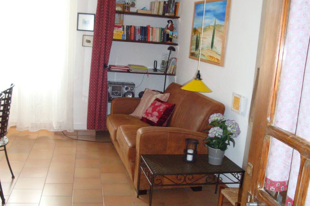 Photo of Livingroom in Saint-Andre-de-Roquepertuis