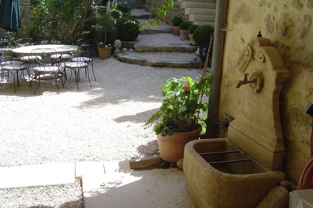 Photo of Outdoor in Saint-Andre-de-Roquepertuis