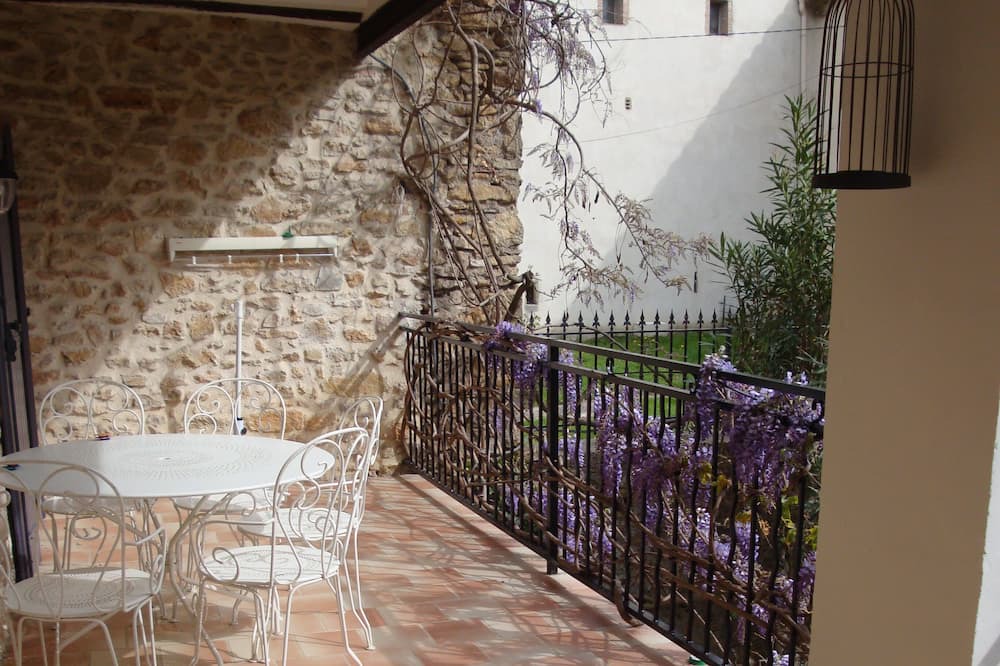 Photo of Patio Balcony in Saint-Andre-de-Roquepertuis