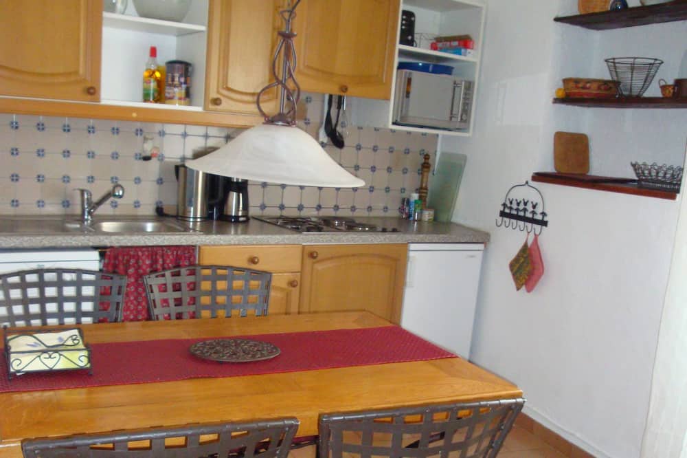 Photo of Kitchen in Saint-Andre-de-Roquepertuis