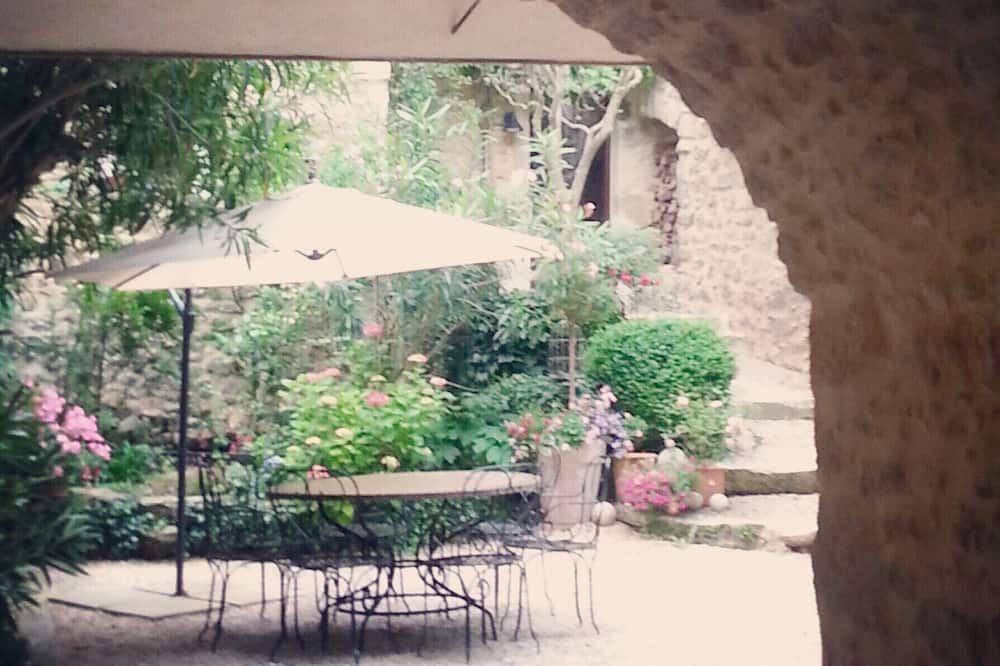 Photo of Outdoor in Saint-Andre-de-Roquepertuis