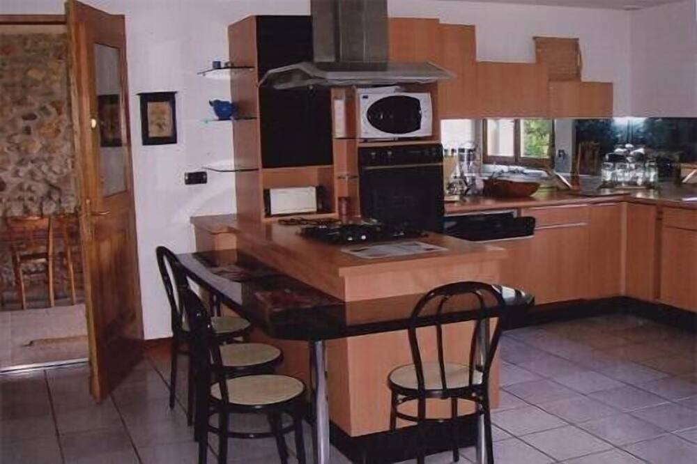 Photo of Kitchen in Pareac