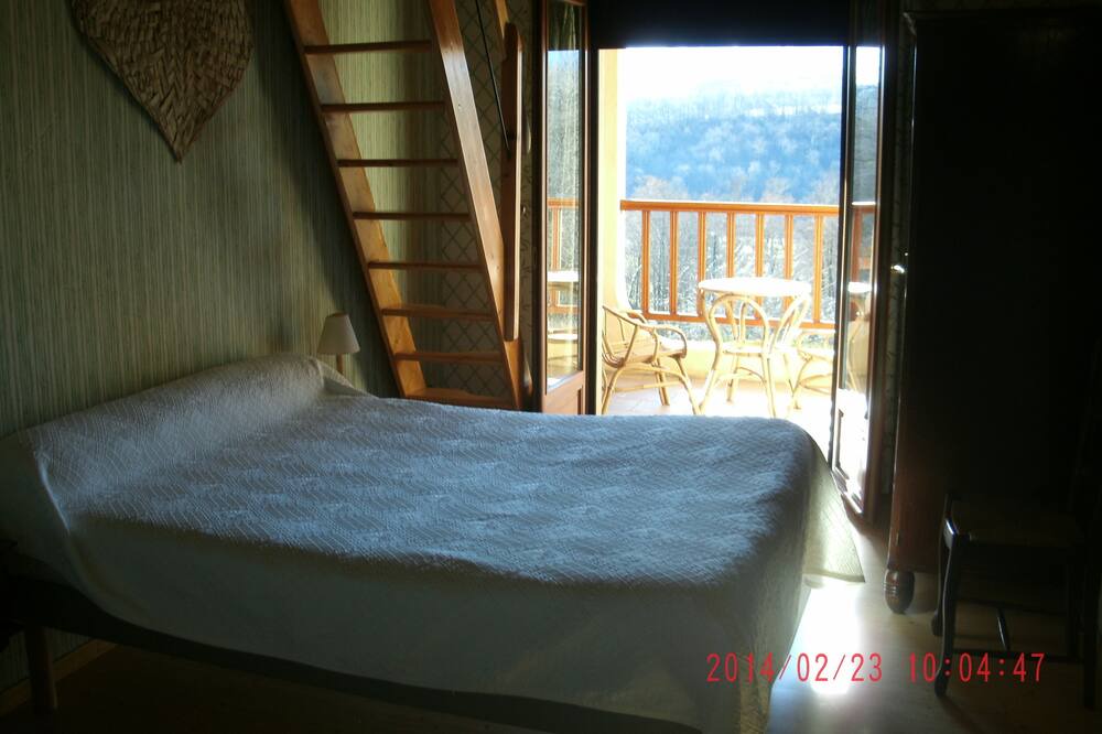 Photo of Bedroom in Pareac