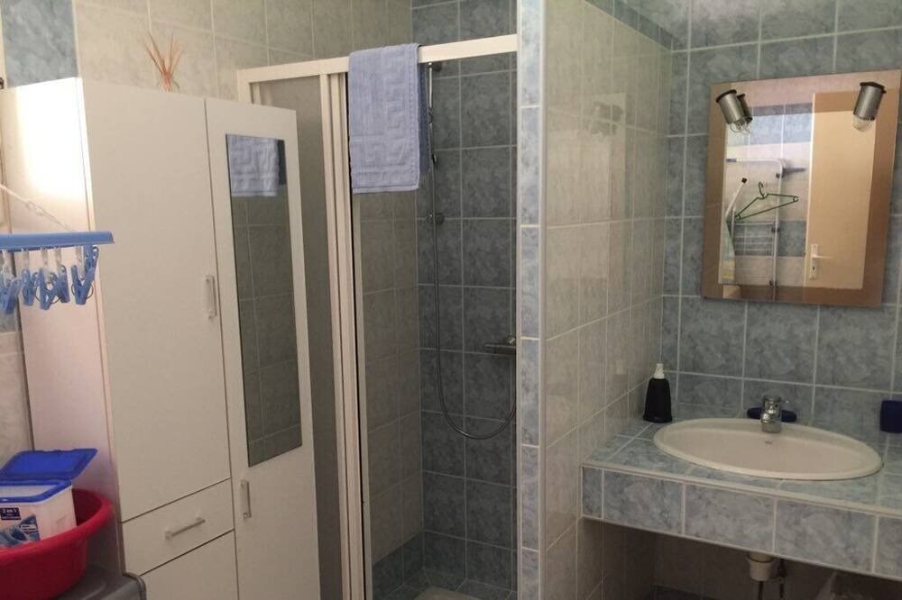 Photo of Bathroom in Pareac