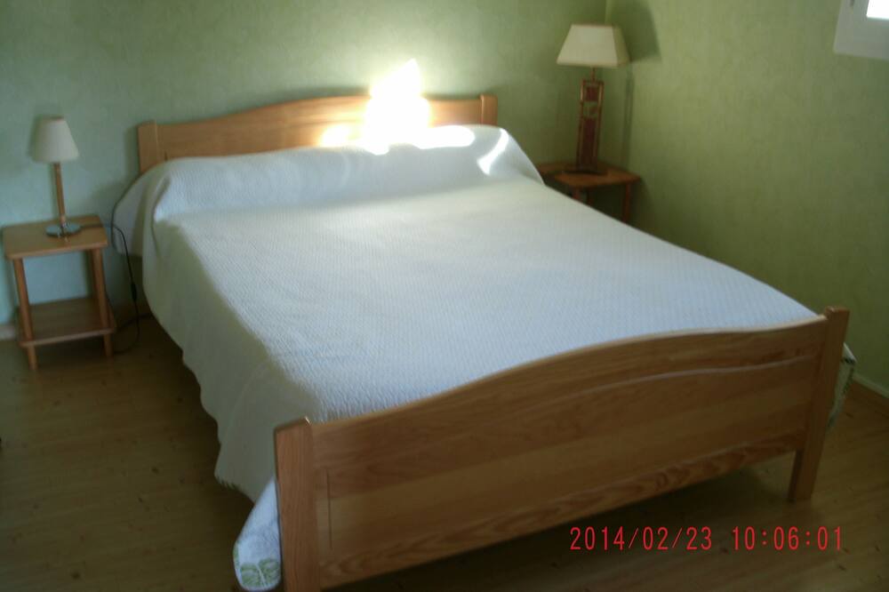 Photo of Bedroom in Pareac