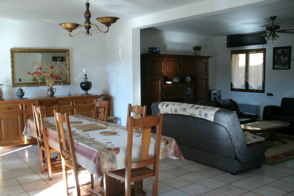Photo of Livingroom in Pareac