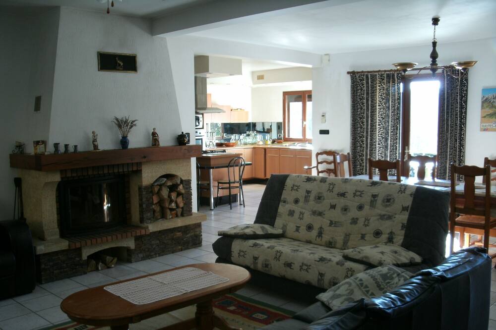 Photo of Livingroom in Pareac