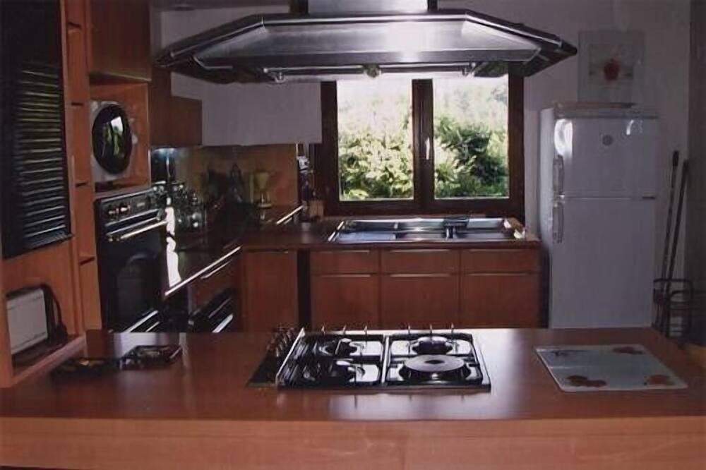 Photo of Kitchen in Pareac