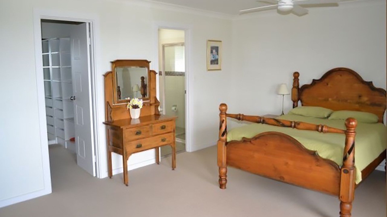 Photo of Others in Long Flat