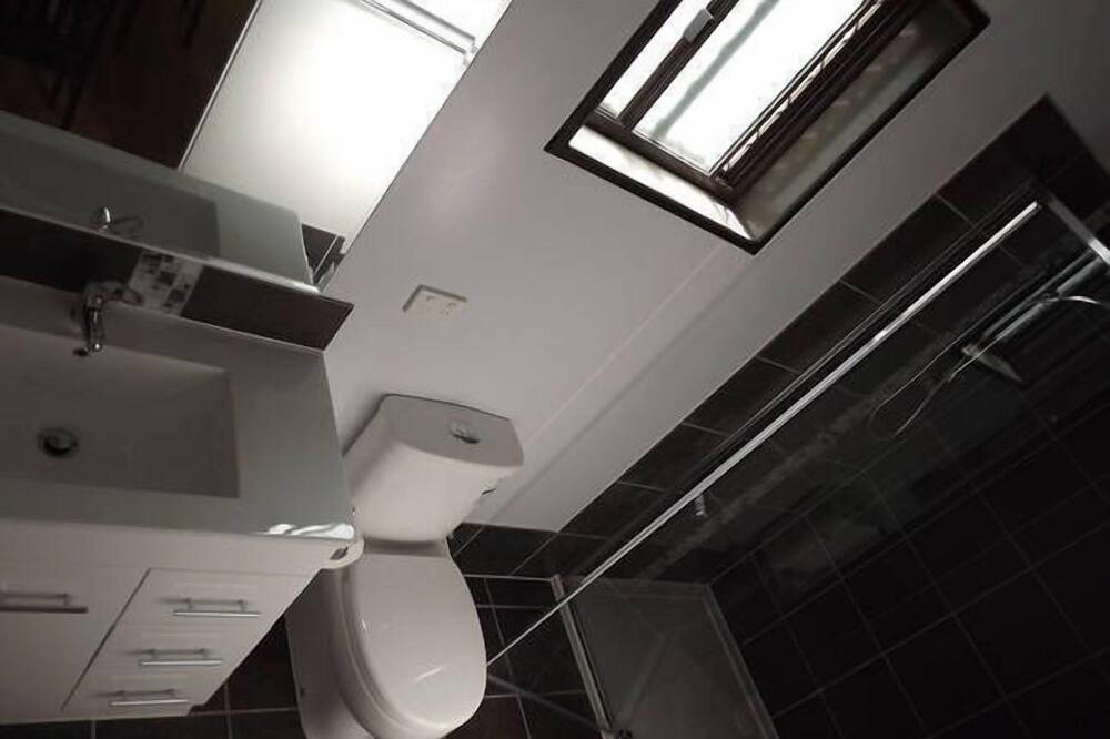 Photo of Bathroom in Boyland