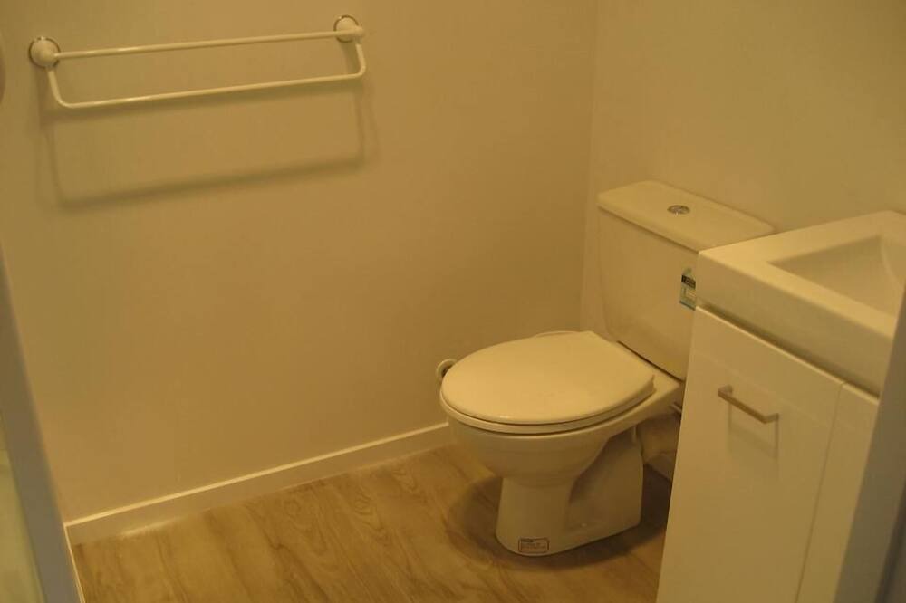Photo of Bathroom in Takapuna