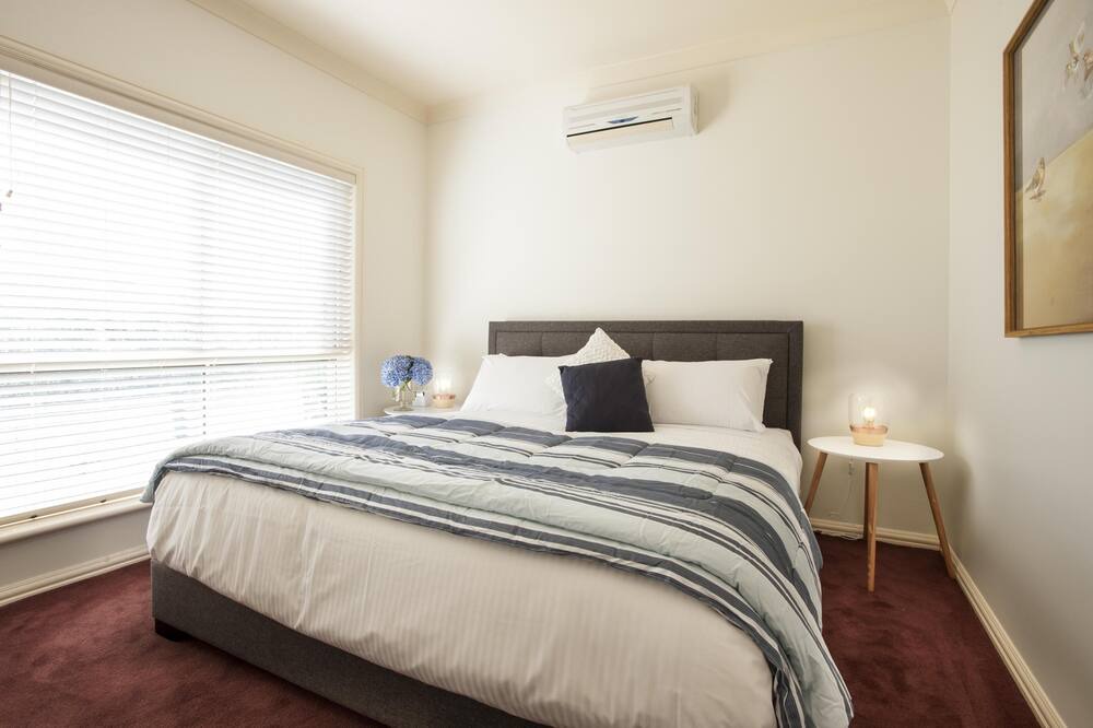 Photo of Others in Emerald