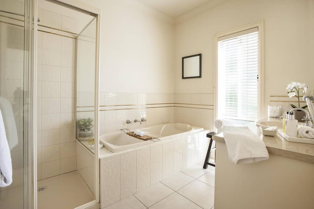 Photo of Bathroom in Emerald