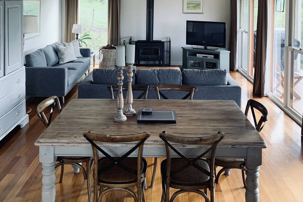 Photo of Livingroom in Strath Creek