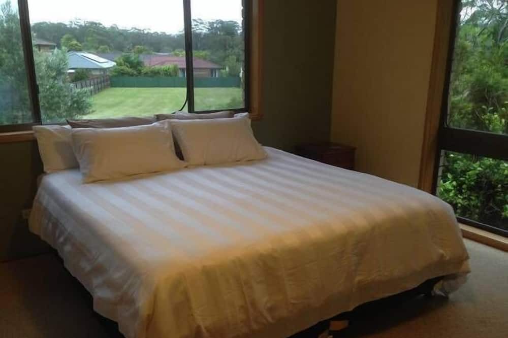 Photo of Bedroom in Maloneys Beach