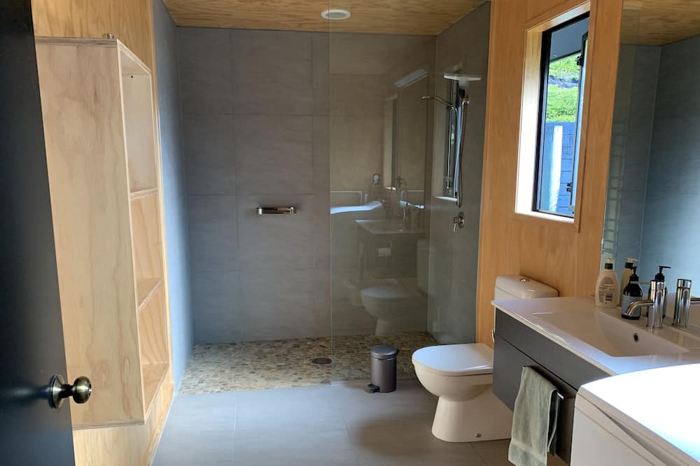 Photo of Bathroom in Oakura