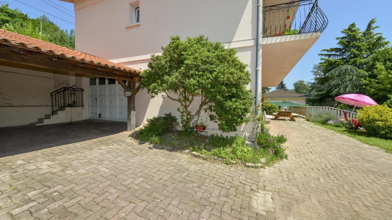 Photo of Outdoor in Burlats