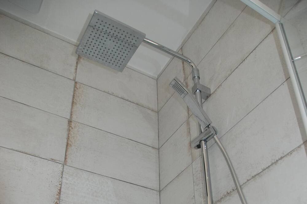 Photo of Bathroom in Lezignan-Corbieres