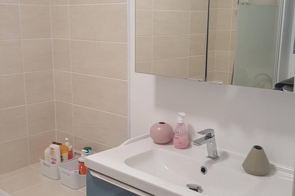 Photo of Bathroom in Boulevard des Poilus