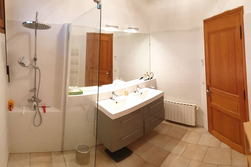 Photo of Bathroom in Bouzigues
