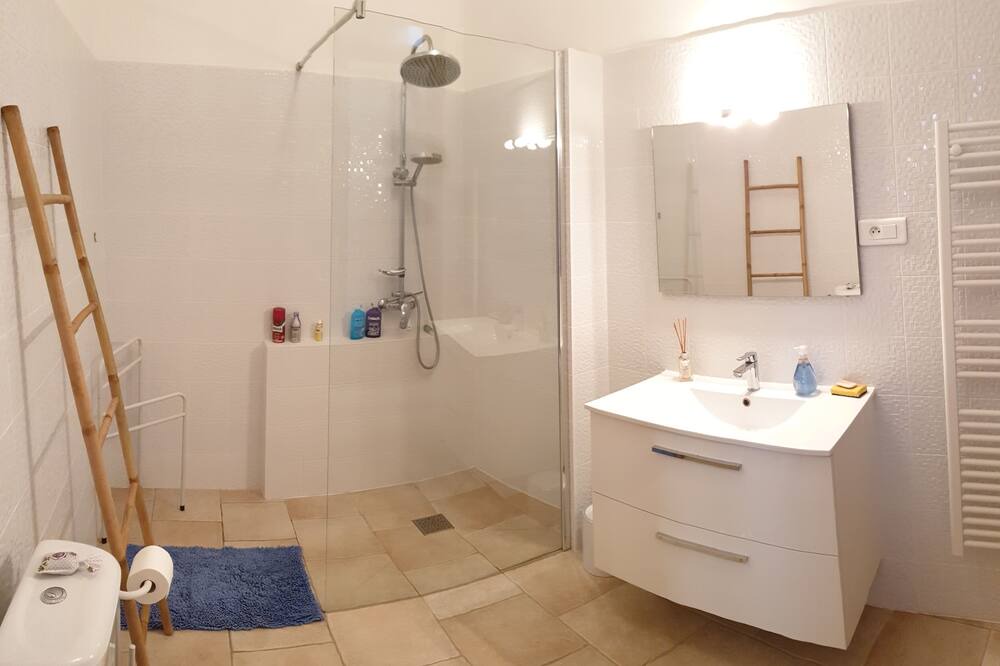 Photo of Bathroom in Bouzigues